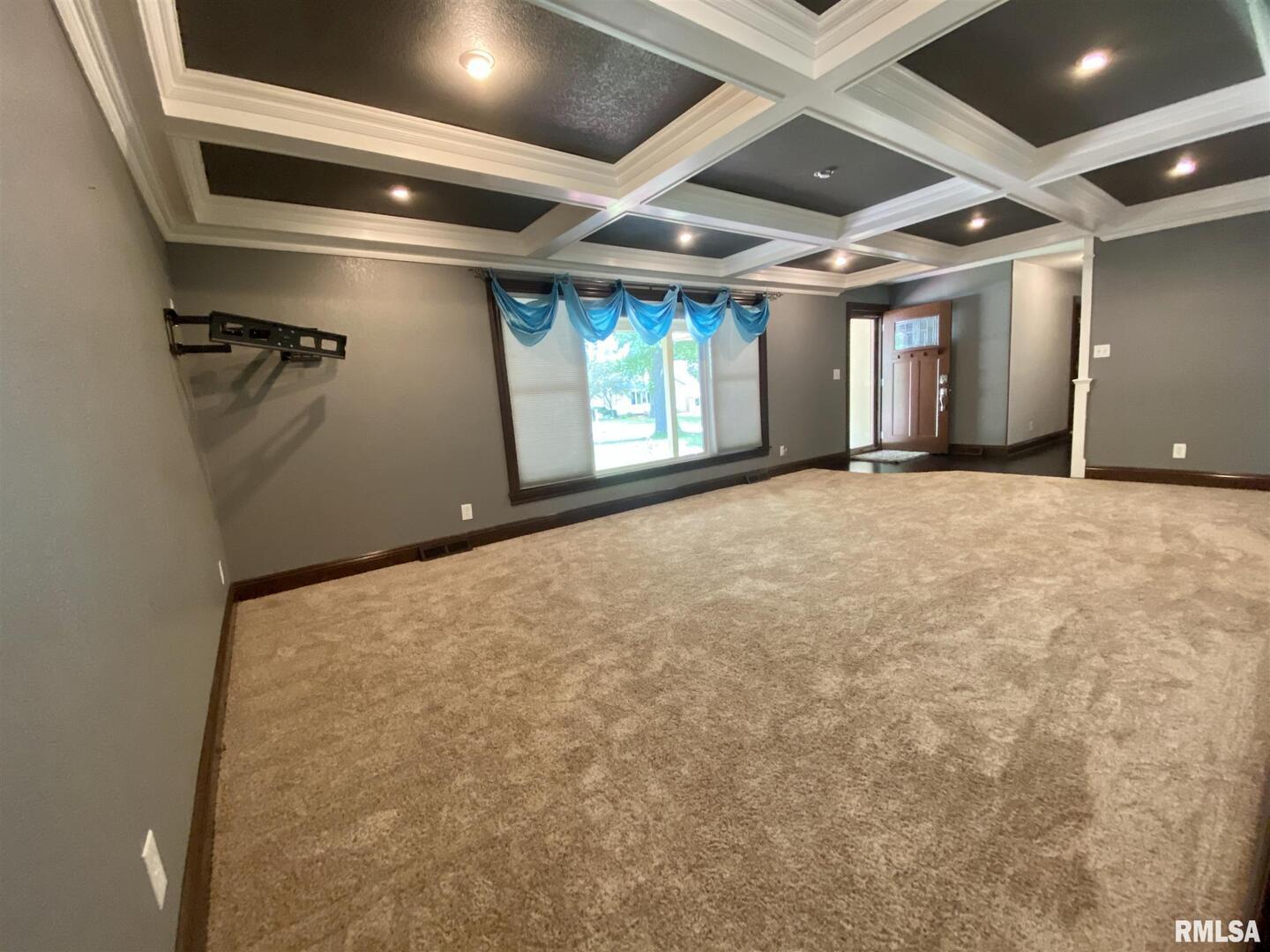 Homes for sale in Aledo, IL | 314 Oakview Dr, Aledo, IL 61231 | MLS# 12692185