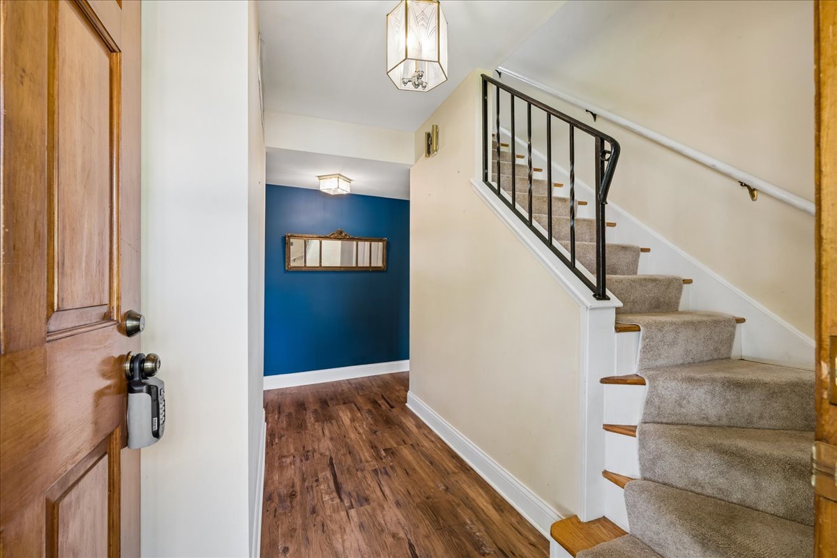 3rd image of 705 Northview Ln, Hoffman Estates, IL 60169 | MLS# 12692568