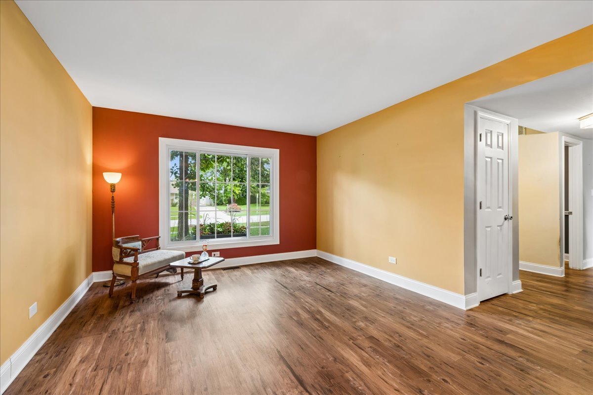 4th image of 705 Northview Ln, Hoffman Estates, IL 60169 | MLS# 12692568