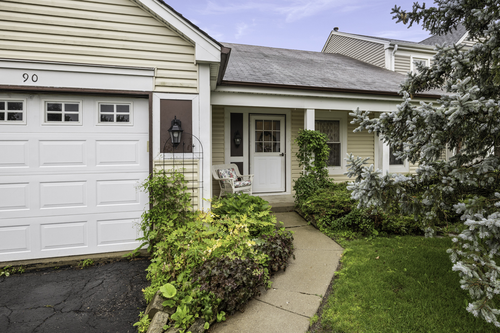 2nd image of 90 Sandhurst Rd, Mundelein, IL 60060 | MLS# 12692827