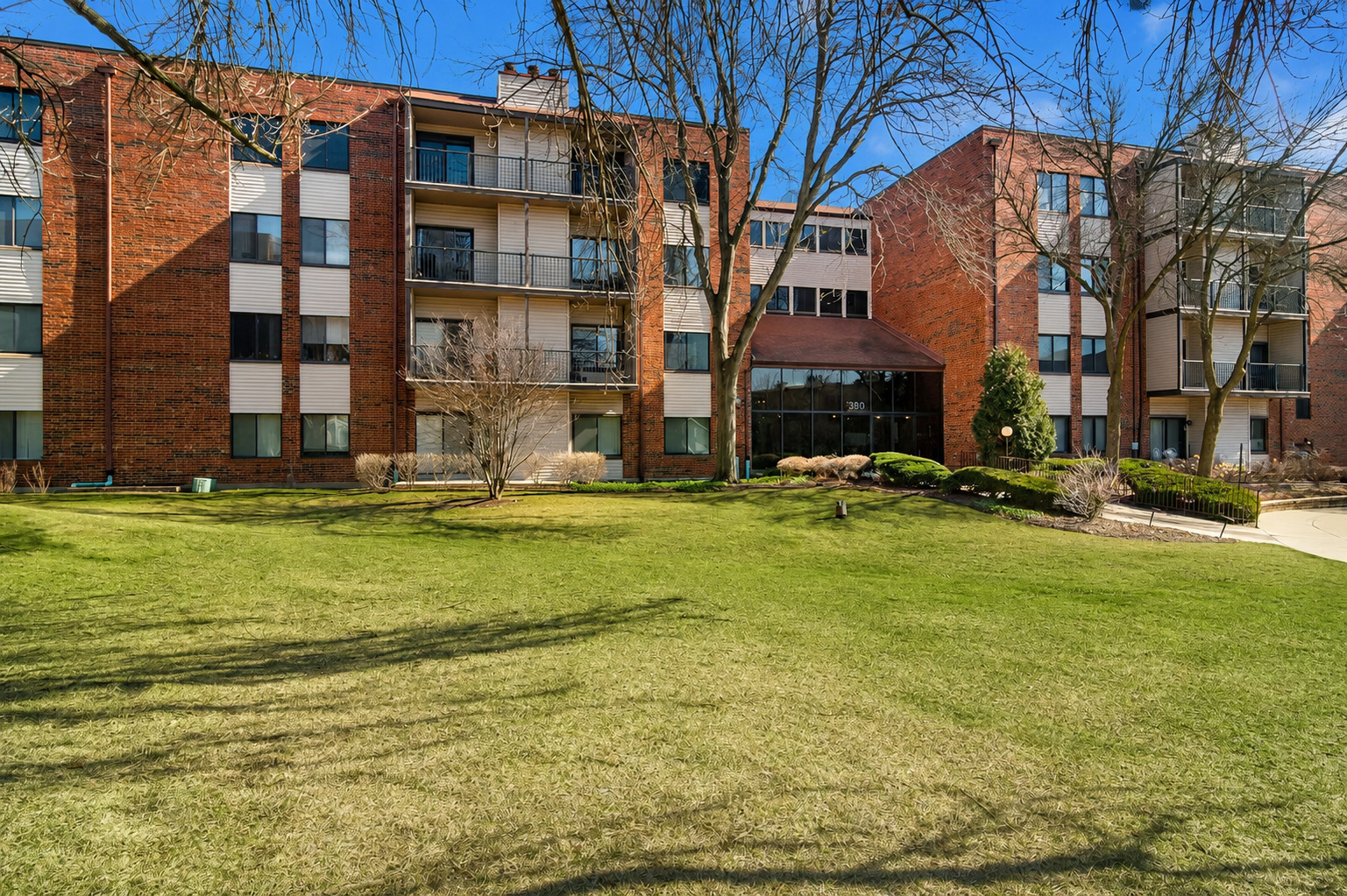 Homes for sale in Northbrook, IL | 3030 Pheasant Creek Dr #405, Northbrook, IL 60062 | MLS# 12692977