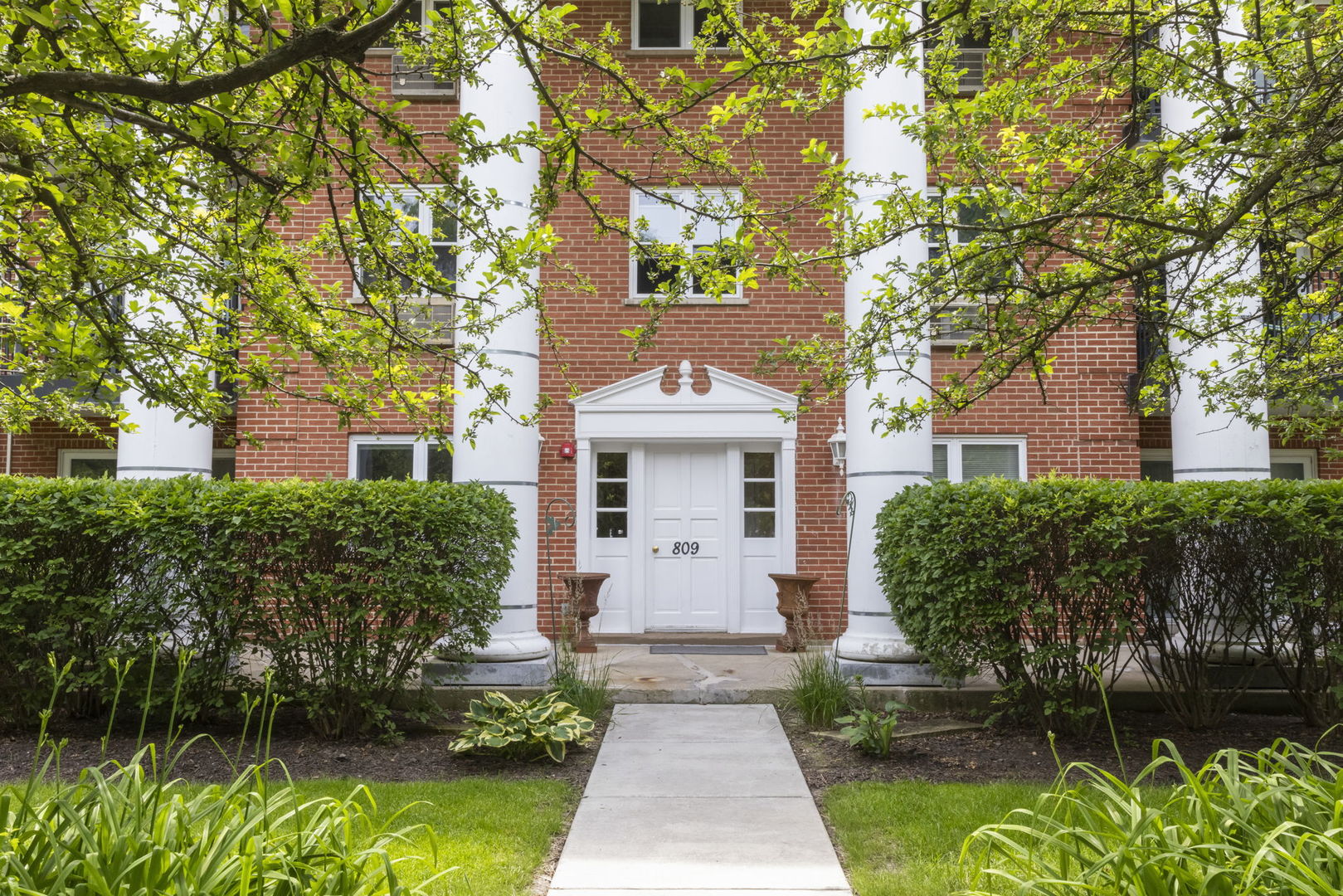 Homes for sale in Arlington Heights, IL | 809 E Miner St #1B, Arlington Heights, IL 60004 | MLS# 12693080