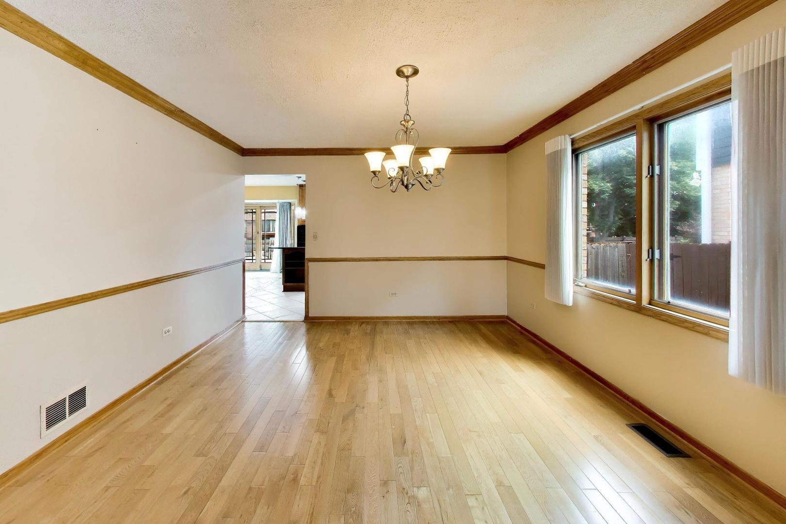 5th image of 443 N Tara Ln, Addison, IL 60101 | MLS# 12693441