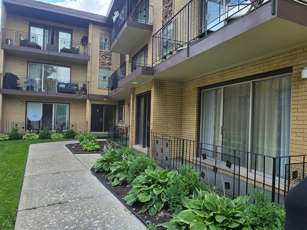 2nd image of 10425 S Hale Ave #1C, Chicago, IL 60643 | MLS# 12693537
