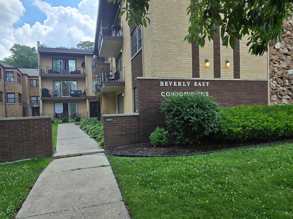 1st image of 10425 S Hale Ave #1C, Chicago, IL 60643 | MLS# 12693537