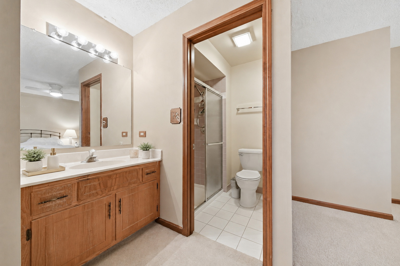 Homes for sale in Palos Hills, IL | 10521 S Roberts Road, Palos Hills, IL 60465 | Houzeo