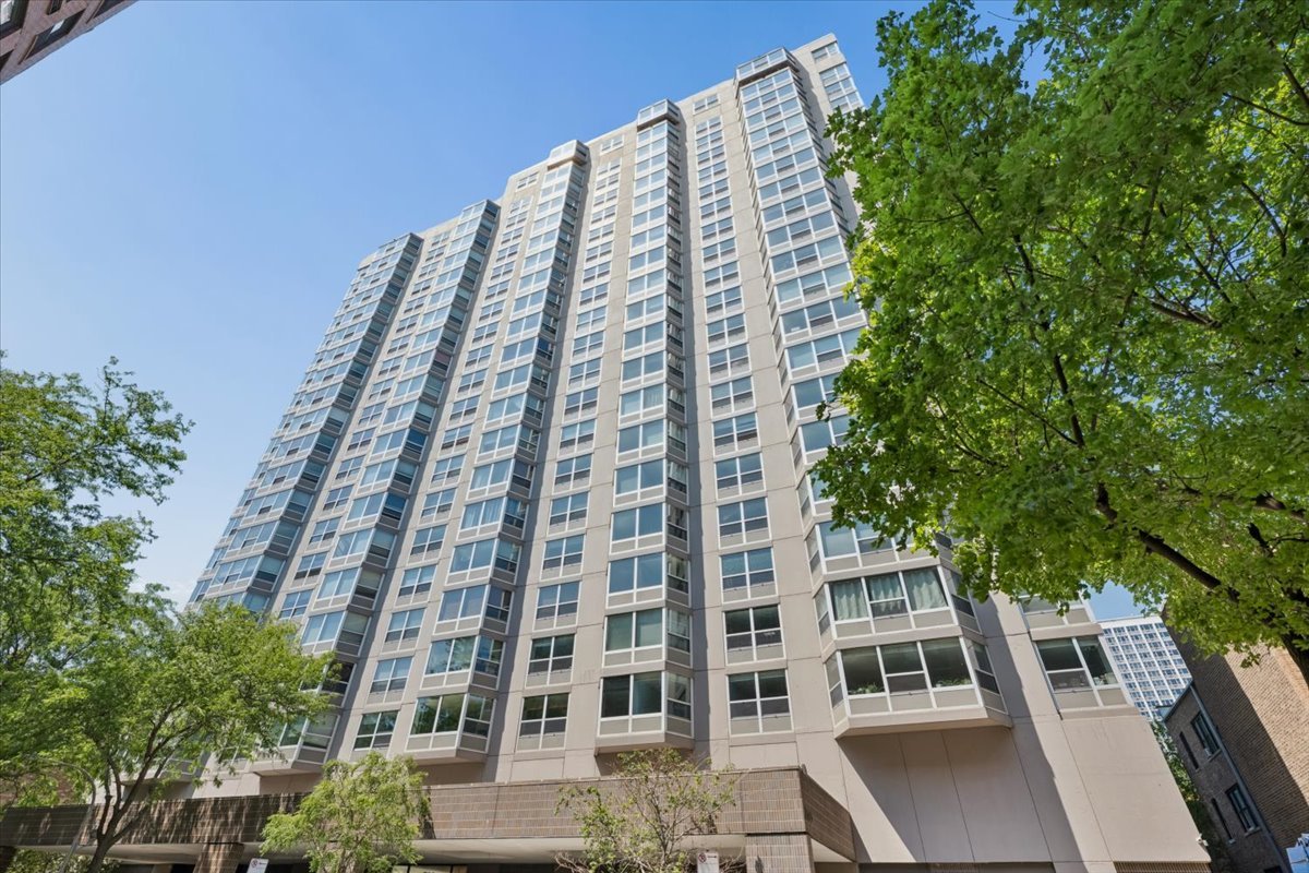 1st image of 720 W Gordon Ter #18N, Chicago, IL 60613 | MLS# 12693606