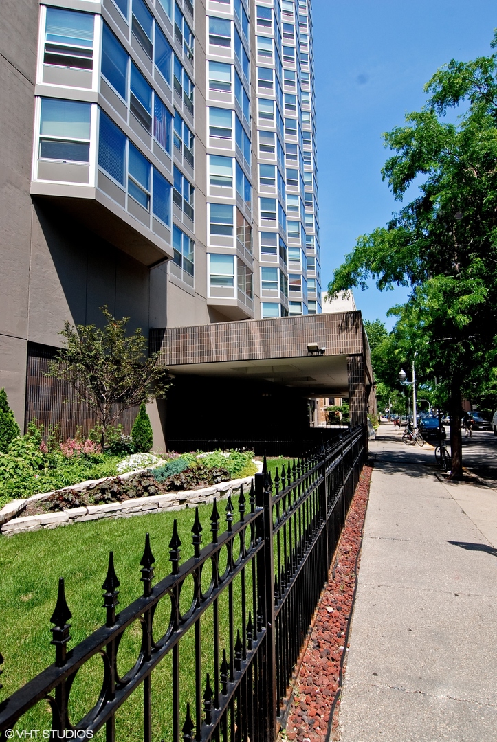 2nd image of 720 W Gordon Ter #18N, Chicago, IL 60613 | MLS# 12693606