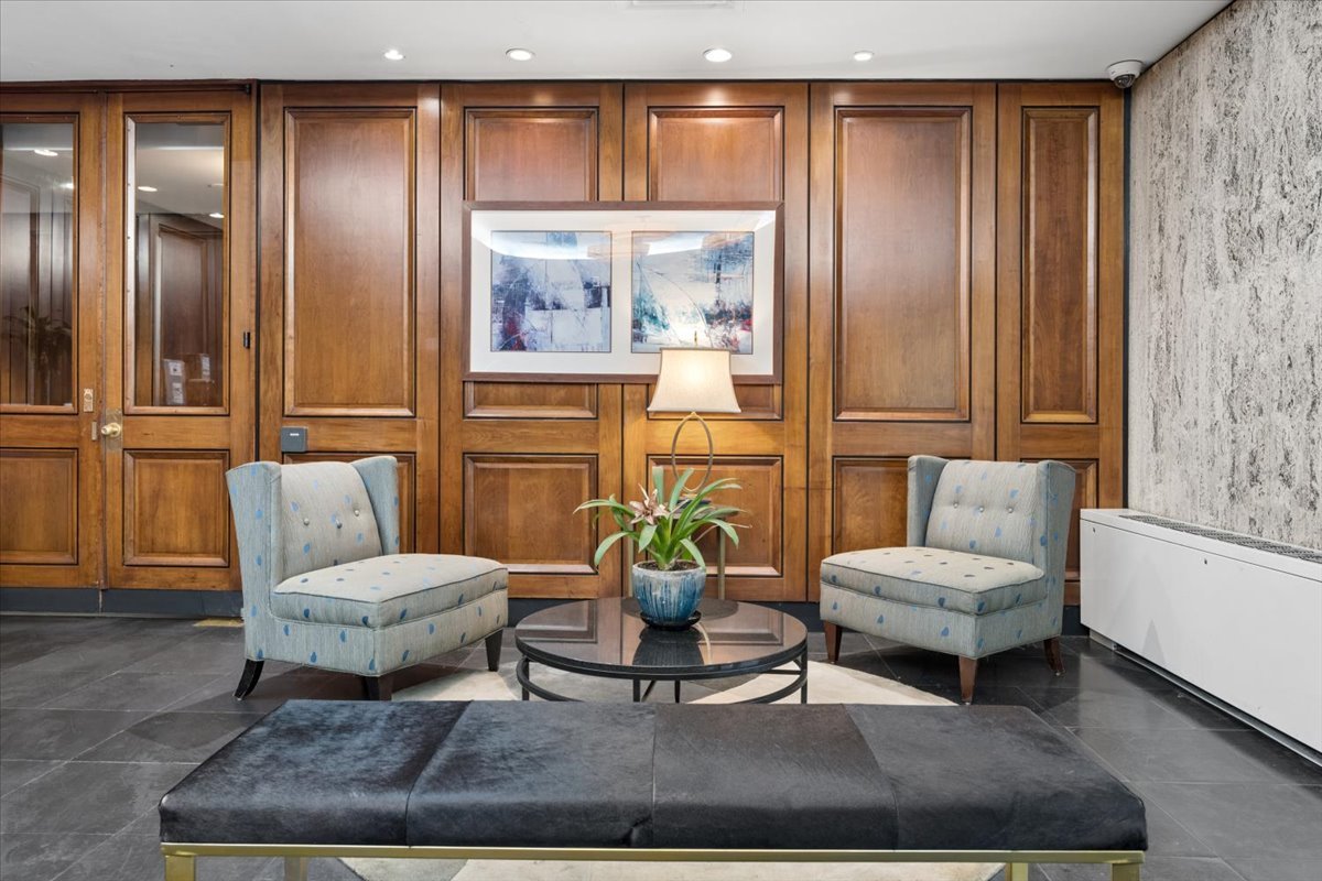 3rd image of 720 W Gordon Ter #18N, Chicago, IL 60613 | MLS# 12693606