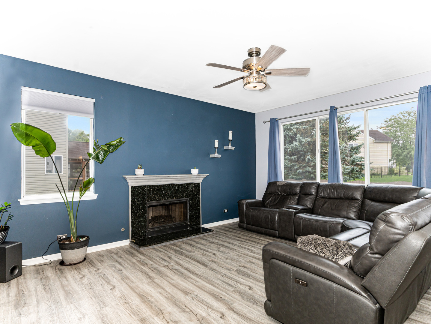 3rd image of 6006 Breezeland Ct, Carpentersville, IL 60110 | MLS# 12693823