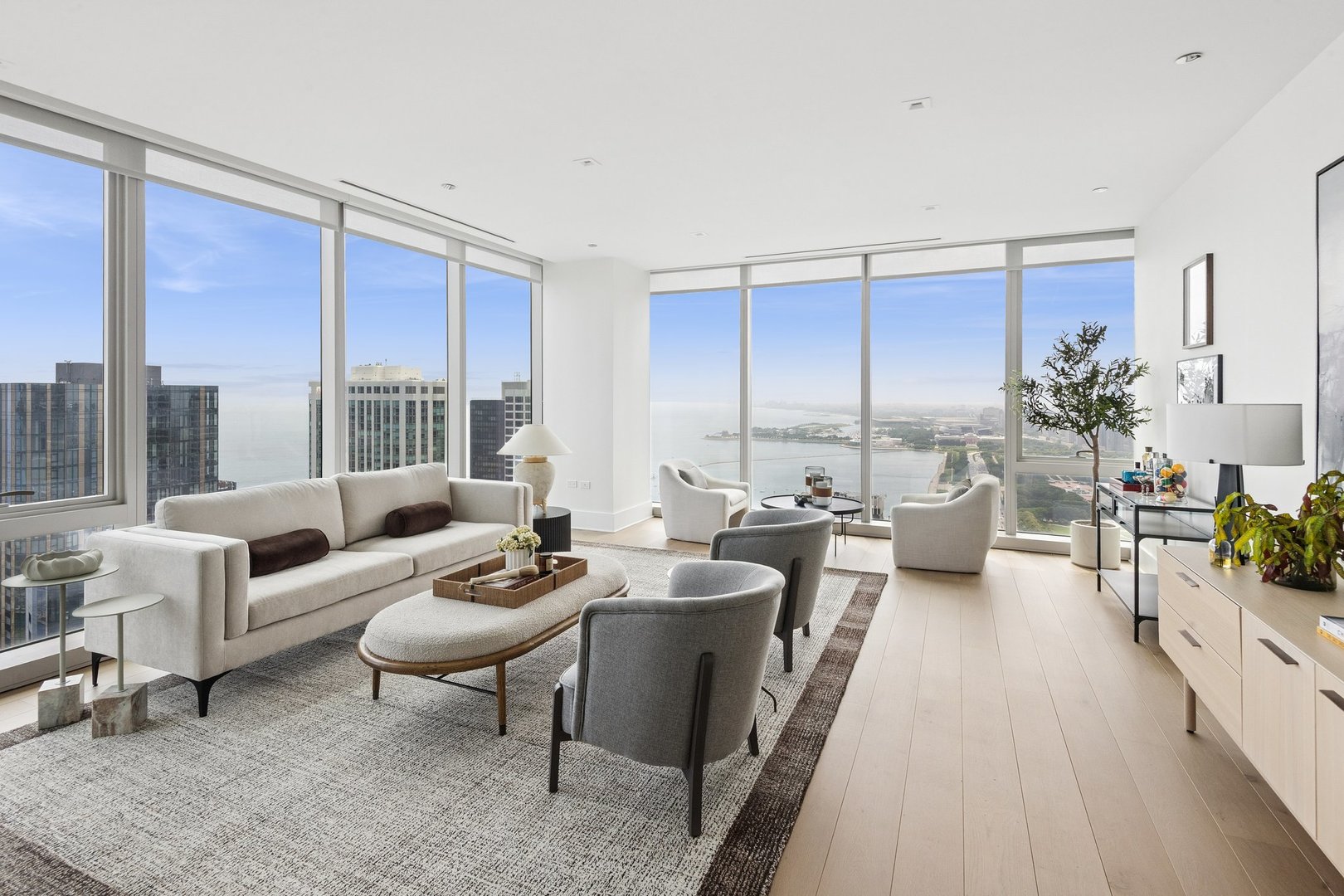 2nd image of 363 E Wacker Dr #4209, Chicago, IL 60601 | MLS# 12694102