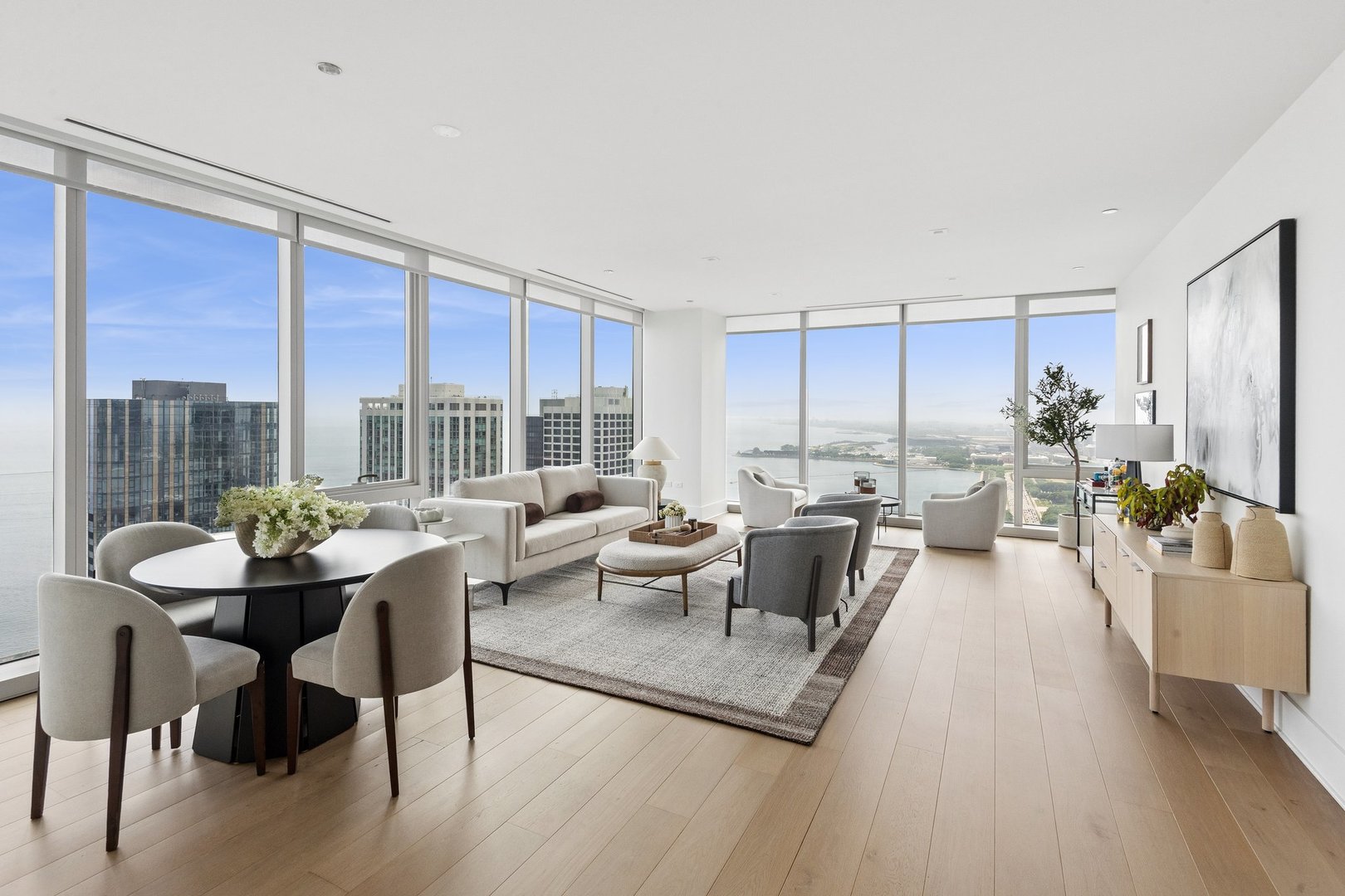 3rd image of 363 E Wacker Dr #4209, Chicago, IL 60601 | MLS# 12694102