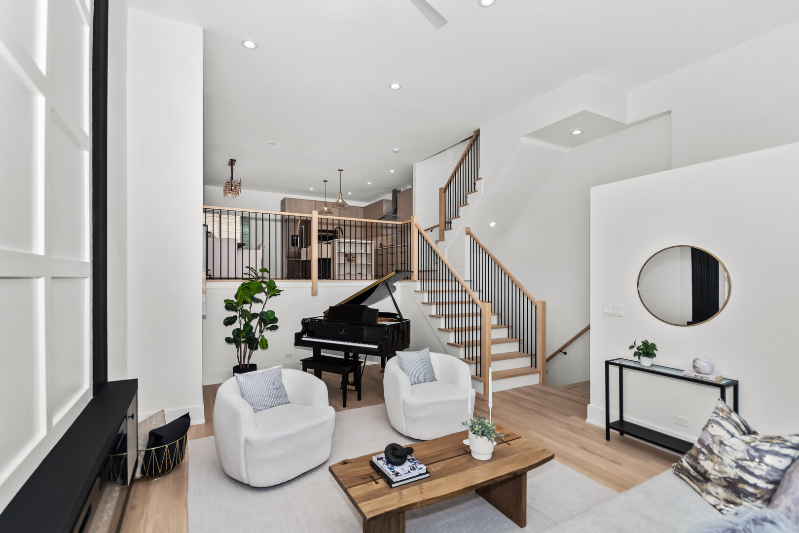 3rd image of 708 E 41 St, Chicago, IL 60653 | MLS# 12694144