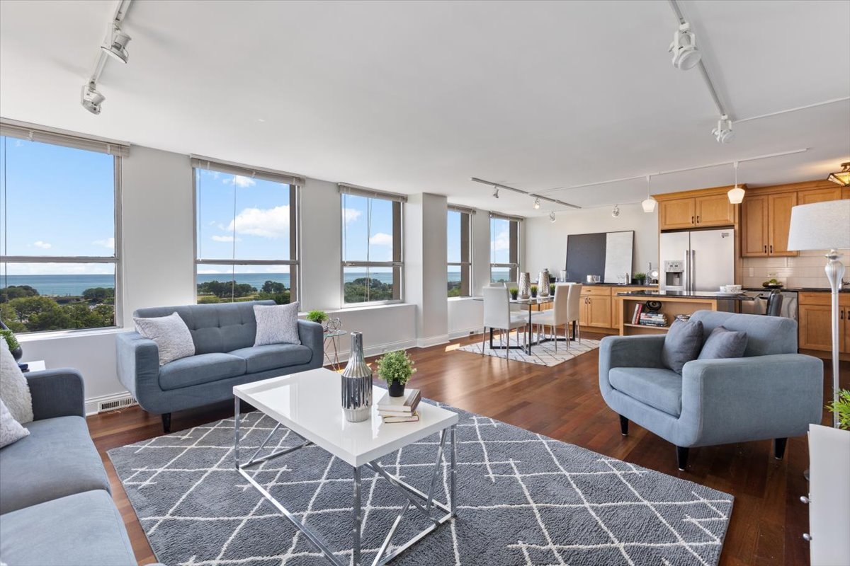 2nd image of 2626 N Lakeview Ave, Chicago, IL 60614