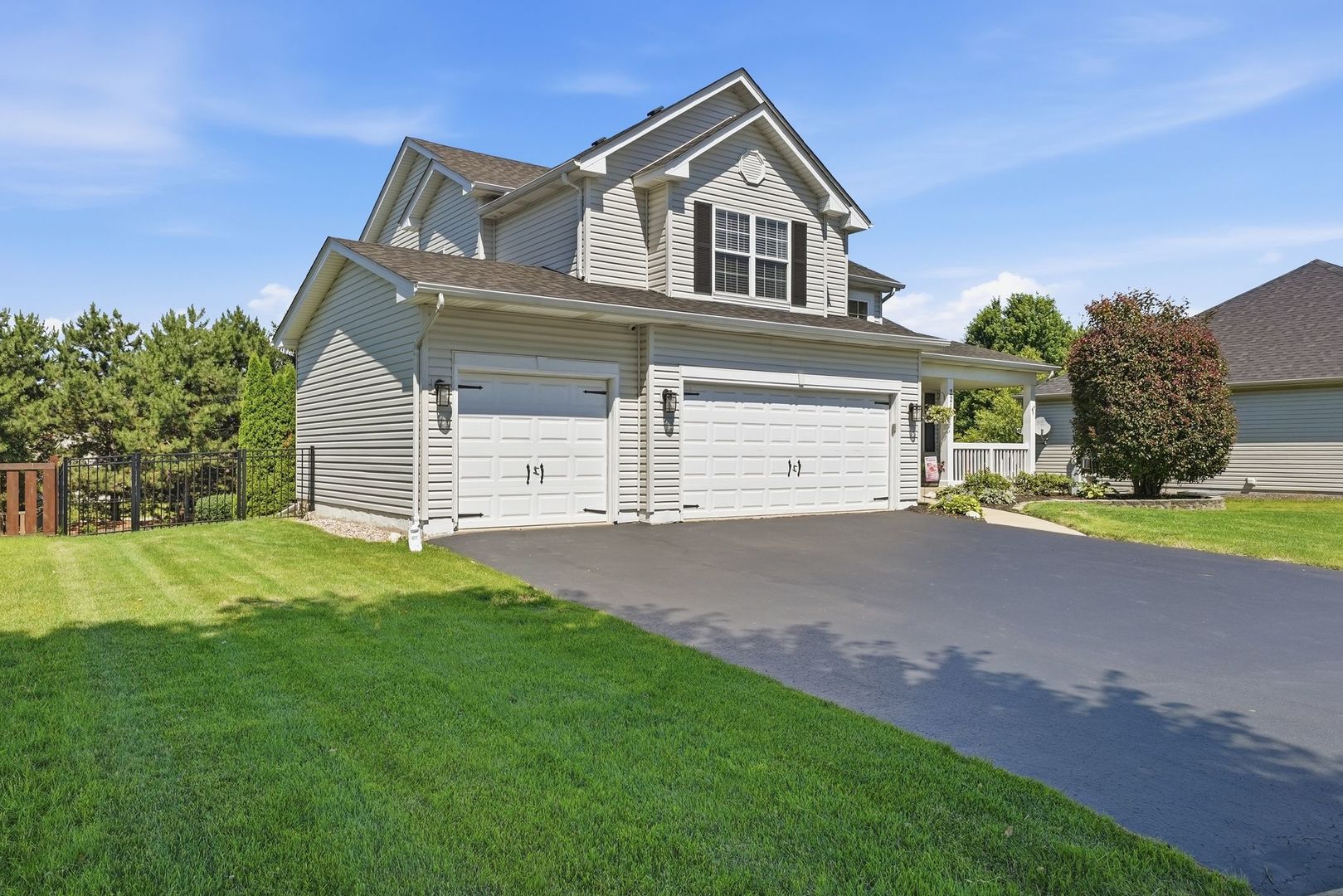 2nd image of 2213 Roaring Creek Dr, Aurora, IL 60503 | MLS# 12694360