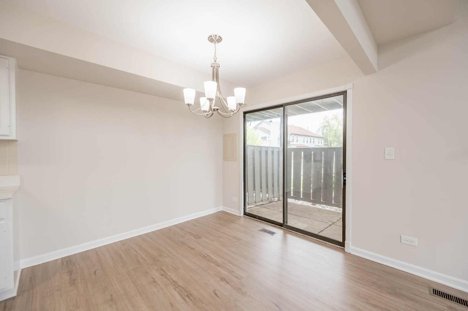 4th image of 1224 Clematis Dr, Streamwood, IL 60107 | MLS# 12694525