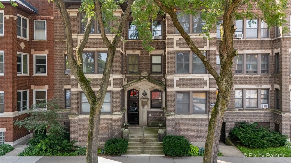 2nd image of 1209 E 53Rd St, Chicago, IL 60615