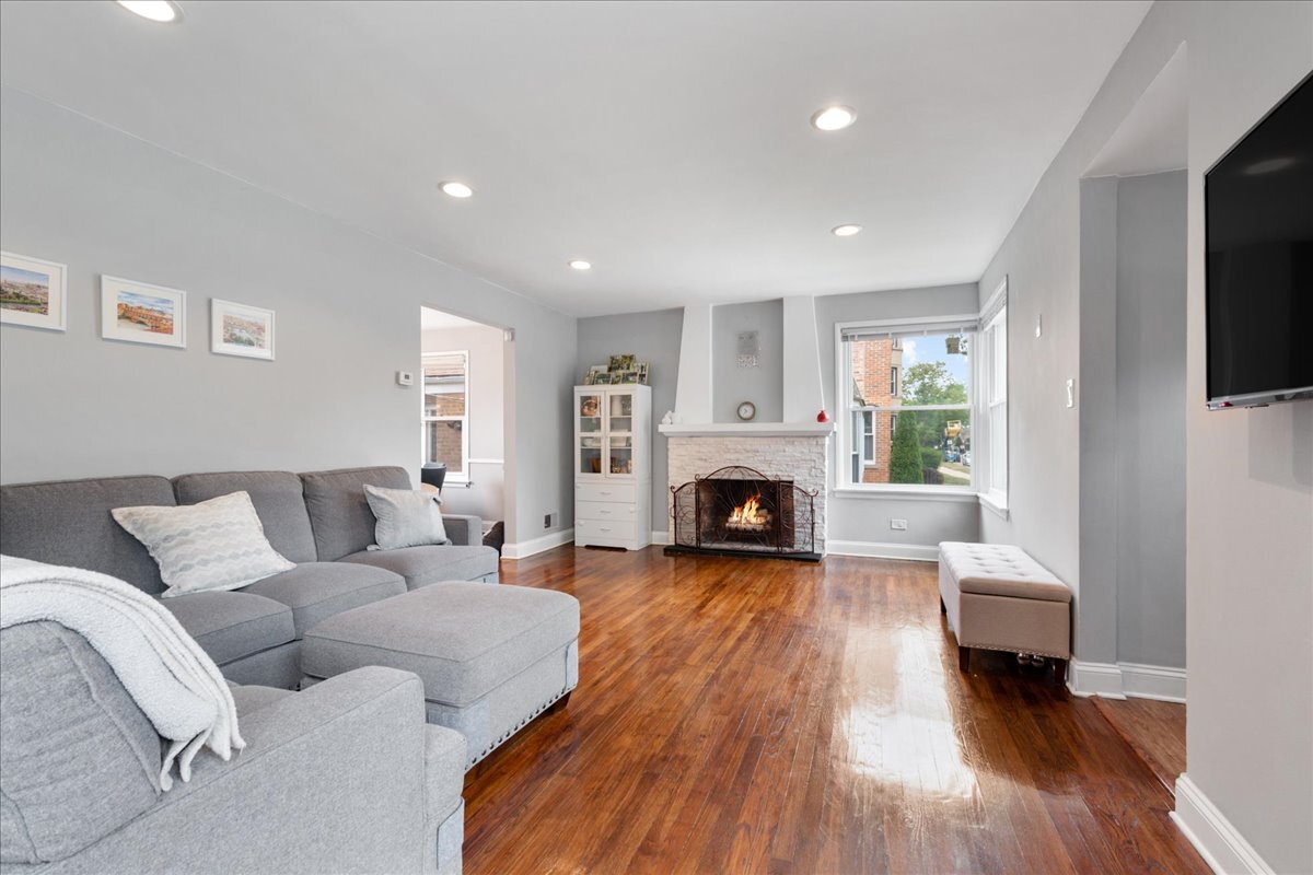 3rd image of 2611 W Jarlath St, Chicago, IL 60645 | MLS# 12694628