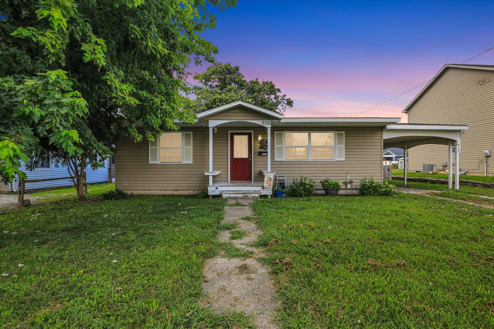 Homes for sale in Tuscola, IL | 906 E Newkirk St, Tuscola, IL 61953 | MLS# 12695129