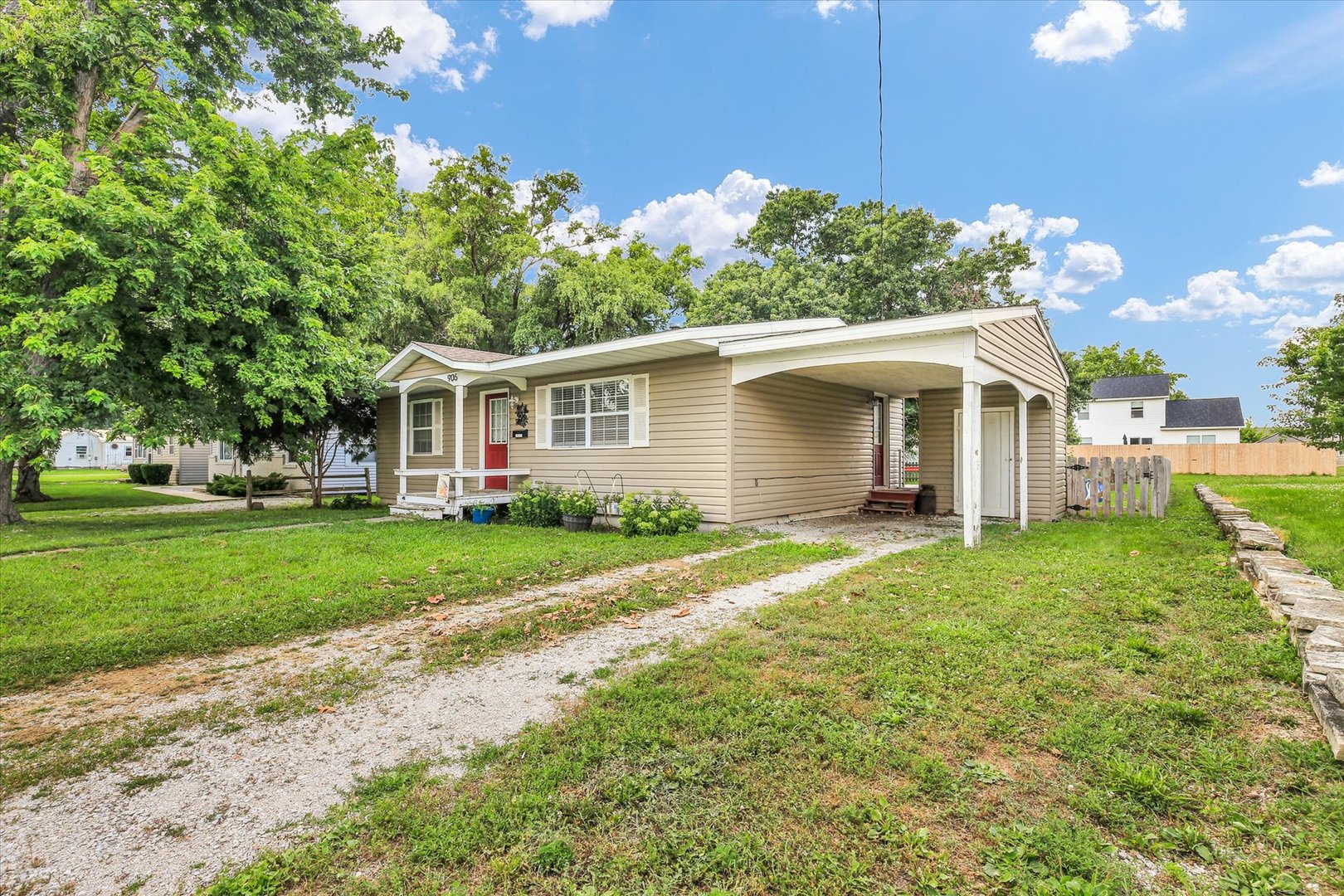 Homes for sale in Tuscola, IL | 906 E Newkirk St, Tuscola, IL 61953 | MLS# 12695129