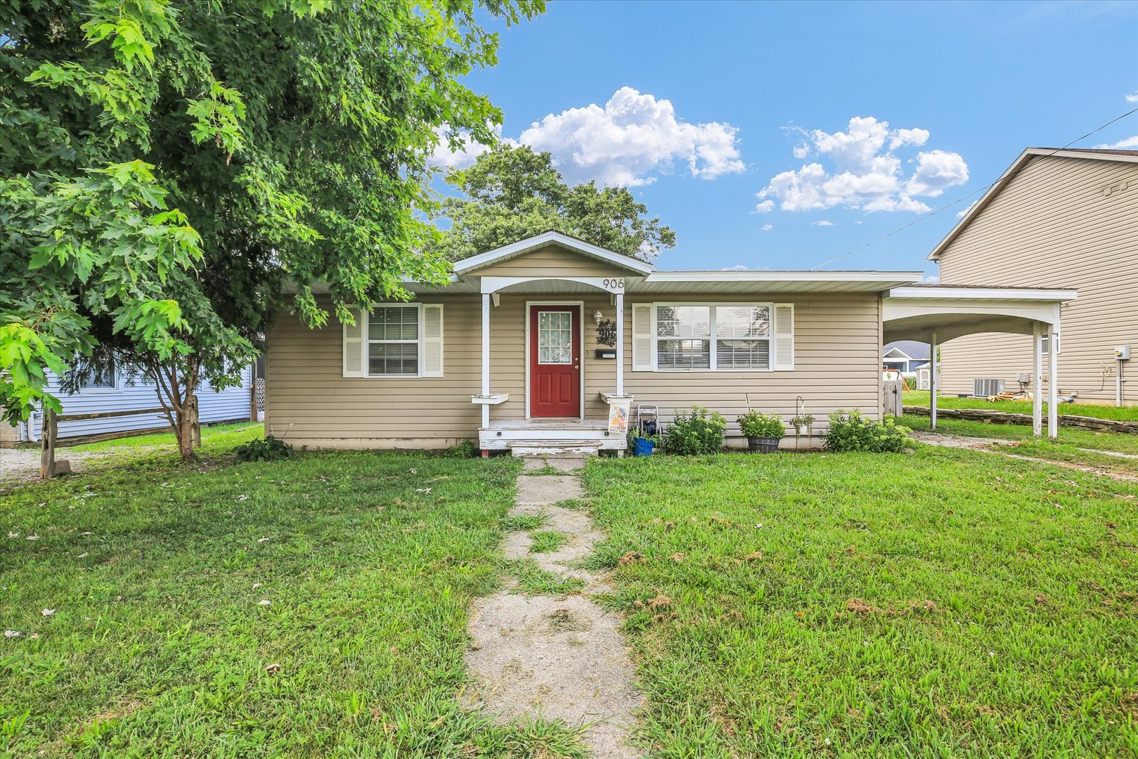 Homes for sale in Tuscola, IL | 906 E Newkirk St, Tuscola, IL 61953 | MLS# 12695129
