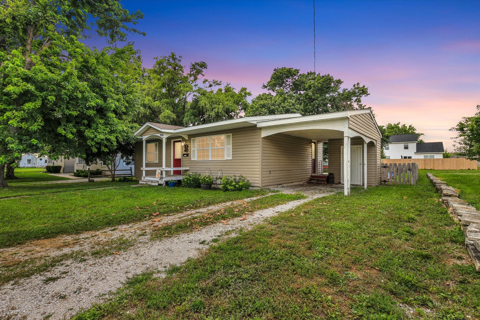 Homes for sale in Tuscola, IL | 906 E Newkirk St, Tuscola, IL 61953 | MLS# 12695129