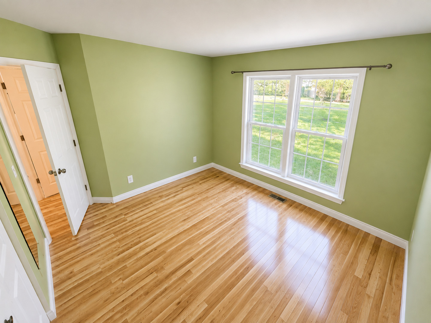 Photo 4 of Townhouse for sale at 199 Old Oak Ct W, Buffalo Grove, IL 60089 | MLS# 12695237 | Listing updated on 2026-09-05