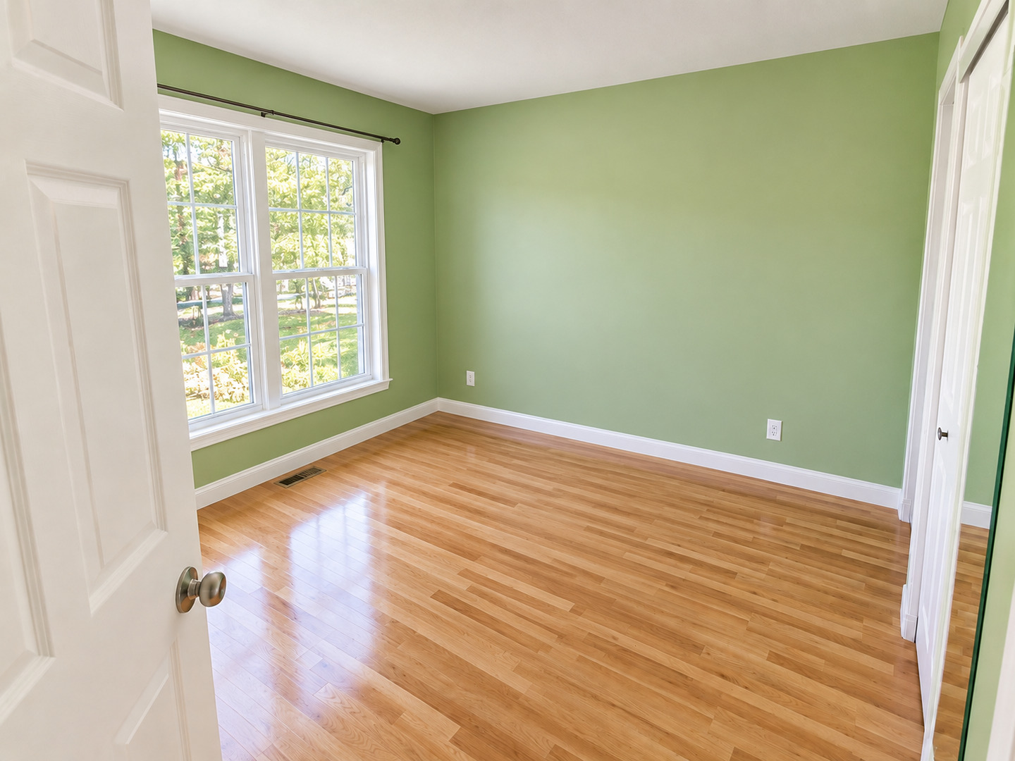 Photo 3 of Townhouse for sale at 199 Old Oak Ct W, Buffalo Grove, IL 60089 | MLS# 12695237 | Listing updated on 2026-09-05