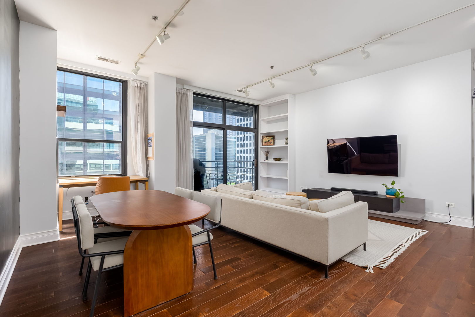 Homes for sale in Chicago, IL | 130 S Canal St #817, Chicago, IL 60606 | MLS# 12695388