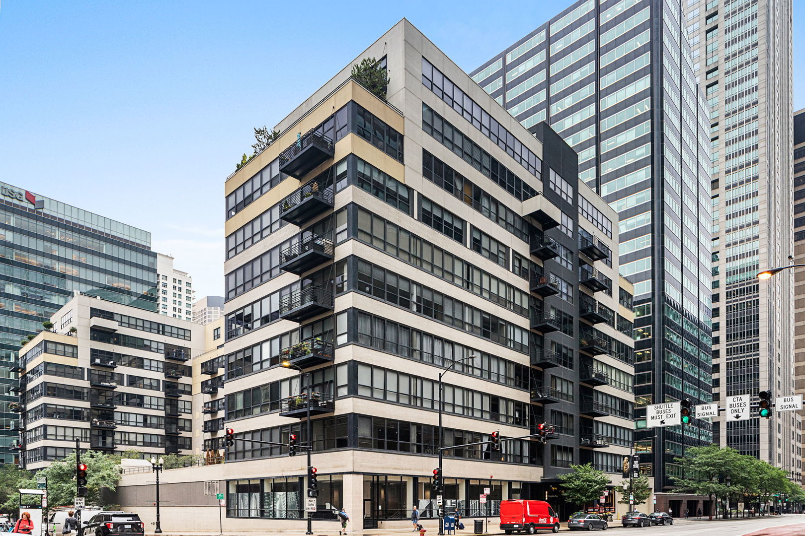 Homes for sale in Chicago, IL | 130 S Canal St #817, Chicago, IL 60606 | MLS# 12695388