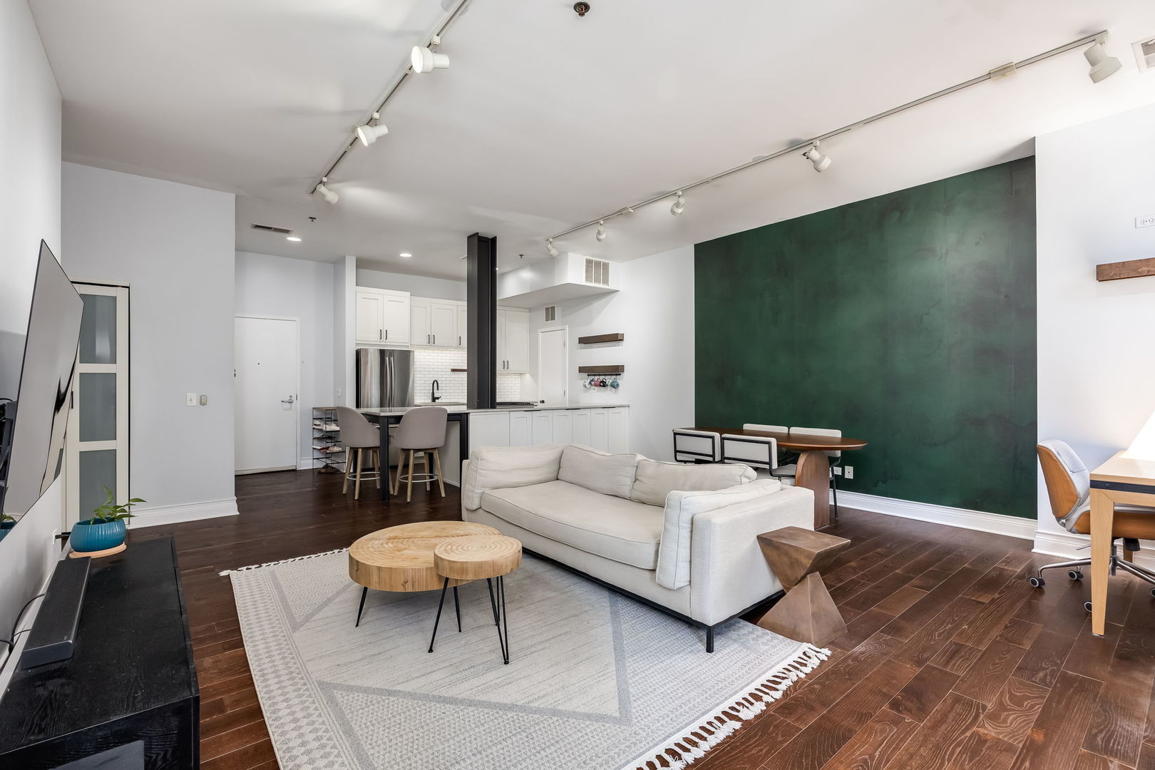Homes for sale in Chicago, IL | 130 S Canal St #817, Chicago, IL 60606 | MLS# 12695388