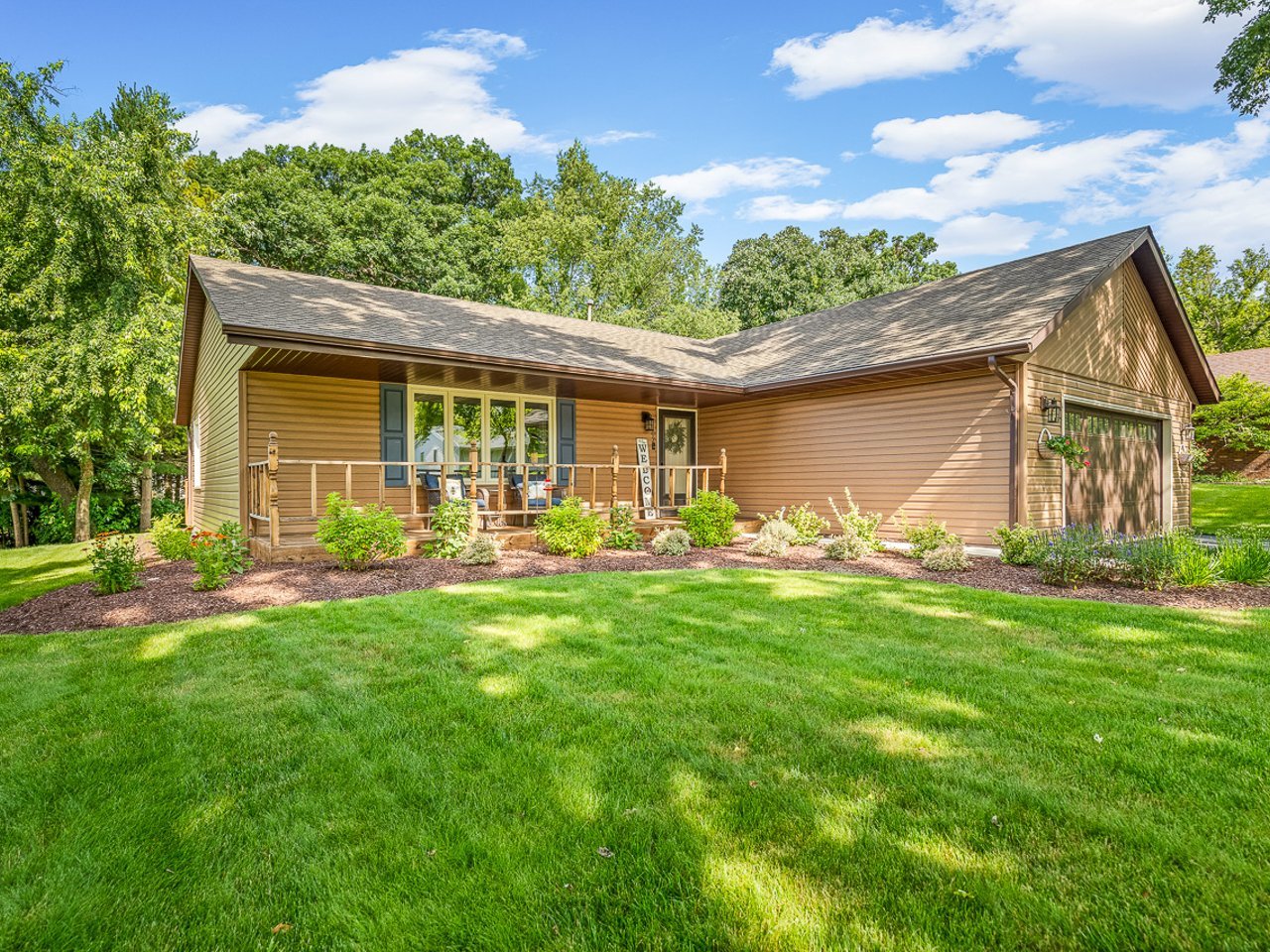 Homes for sale in Poplar Grove, IL | 102 Ne Centralia Pl, Poplar Grove, IL 61065 | MLS# 12695394