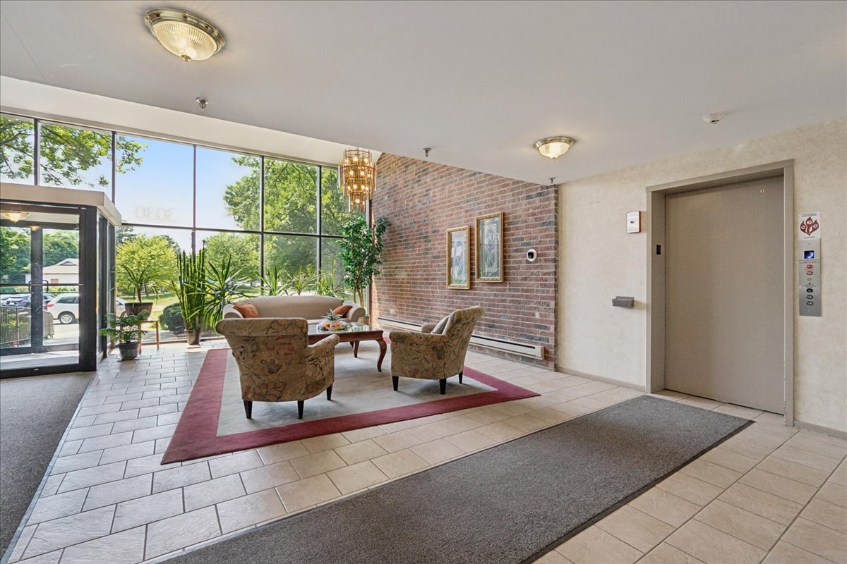 Homes for sale in Northbrook, IL | 3030 Pheasant Creek Dr #103, Northbrook, IL 60062 | MLS# 12695524