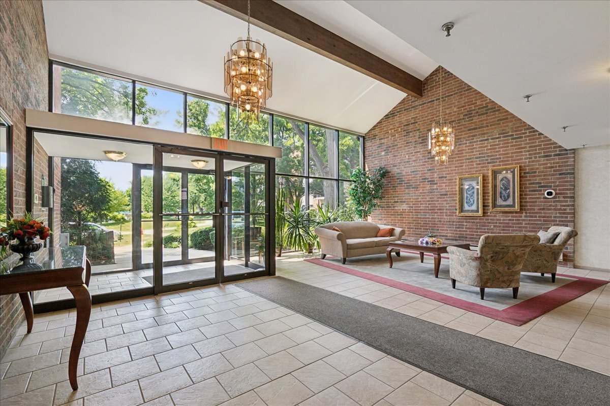 Homes for sale in Northbrook, IL | 3030 Pheasant Creek Dr #103, Northbrook, IL 60062 | MLS# 12695524