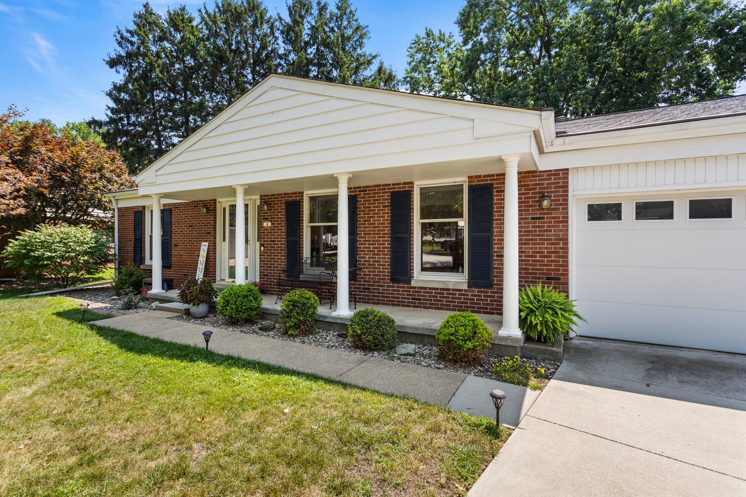 3rd image of 4 Stanford Pl, Champaign, IL 61820 | MLS# 12695666