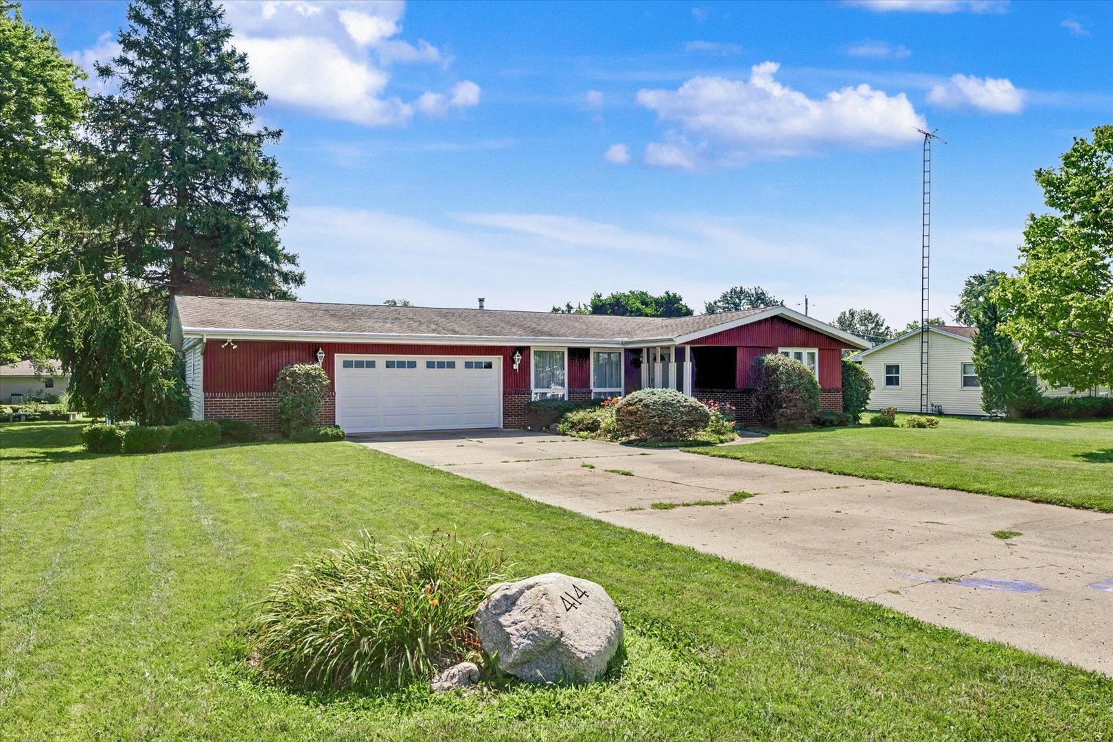 3rd image of 414 S Seymour St, Oakwood, IL 61858 | MLS# 12696069