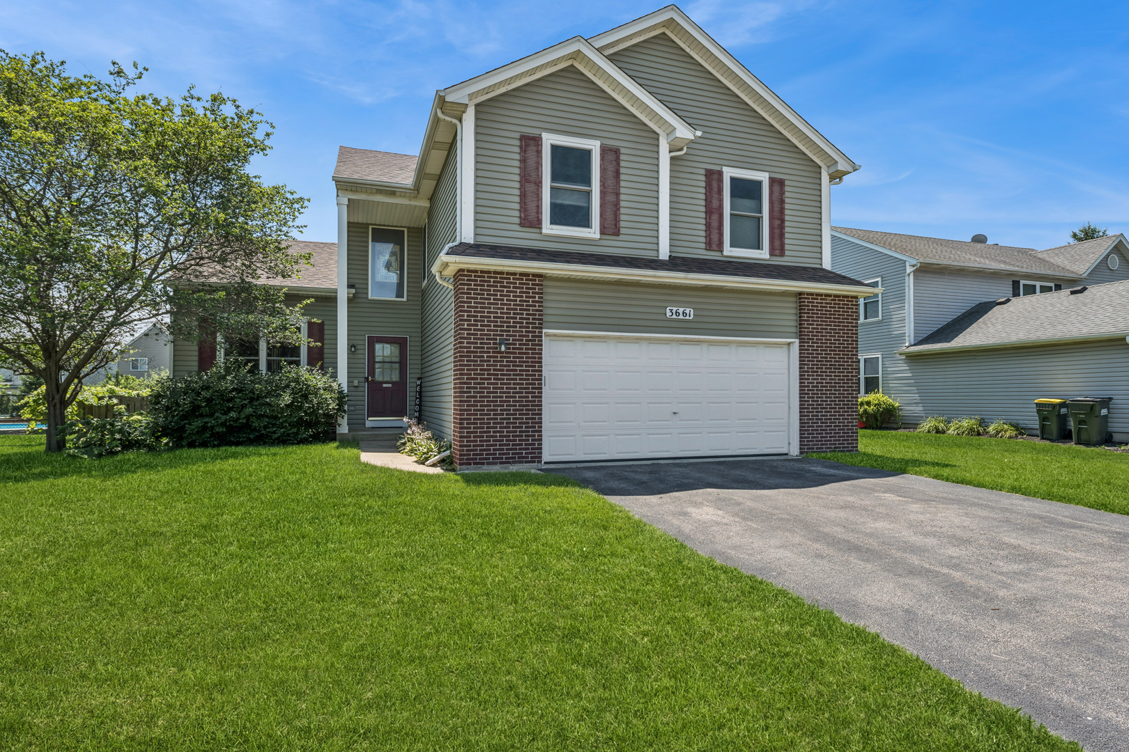 Homes for sale in Lake In The Hills, IL | 3661 Chadwick Ln, Lake In The Hills, IL 60156 | MLS# 12696370