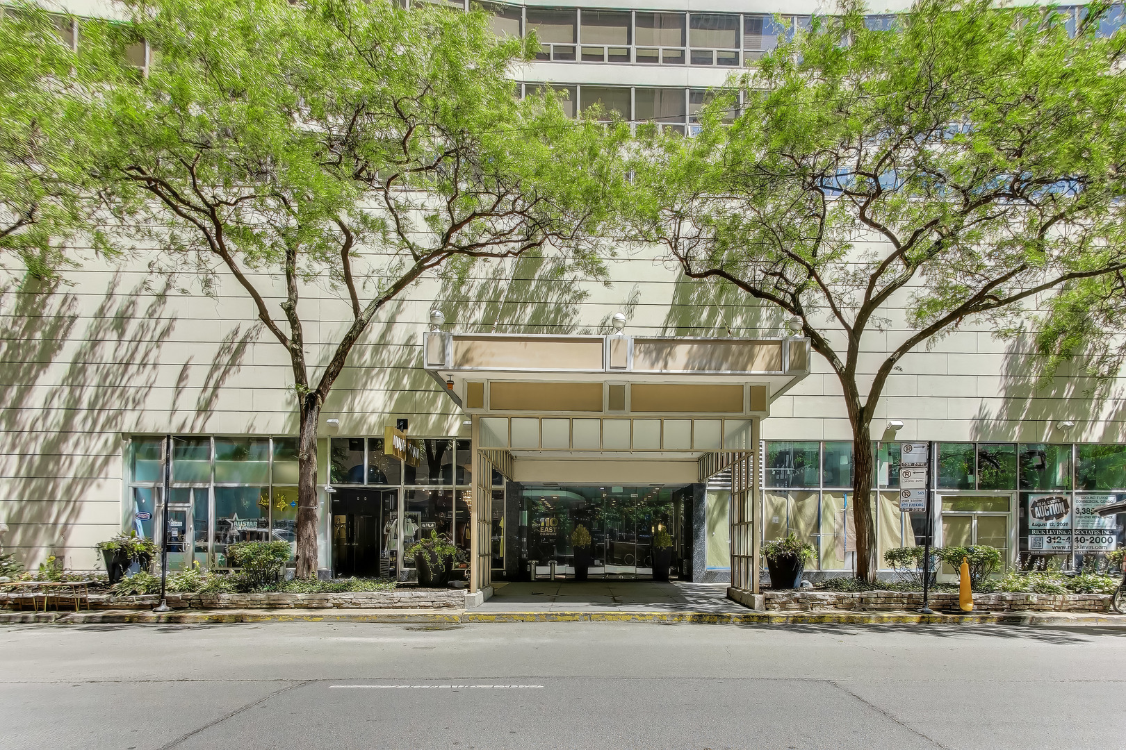 2nd image of 110 E Delaware Pl, Chicago, IL 60611