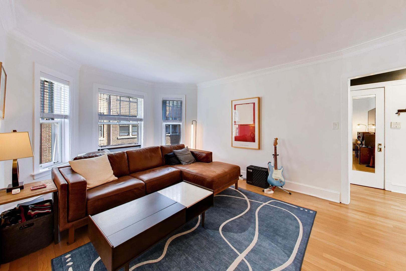 3rd image of 719 Hinman Ave, Evanston, IL 60202