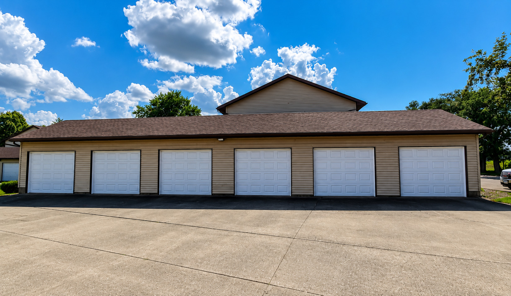 Homes for sale in Urbana, IL | 1203 Clifford Dr #6, Urbana, IL 61802 | MLS# 12696556