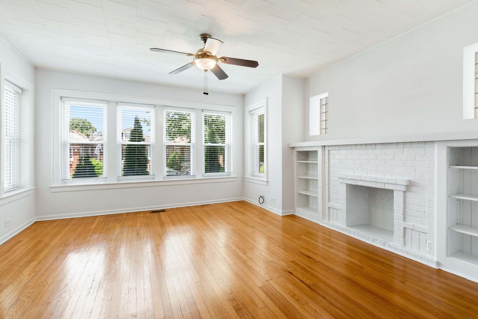Homes for sale in Chicago, IL | 4135 W Melrose St, Chicago, IL 60641 | MLS# 12696662
