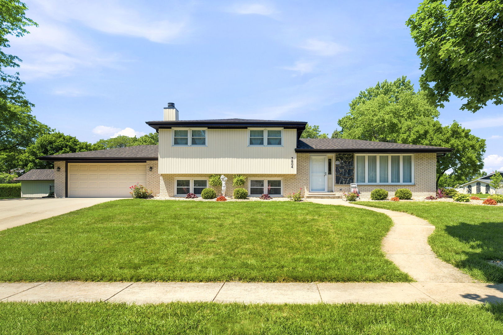 2nd image of 7804 Florence Ave, Darien, IL 60561 | MLS# 12696885