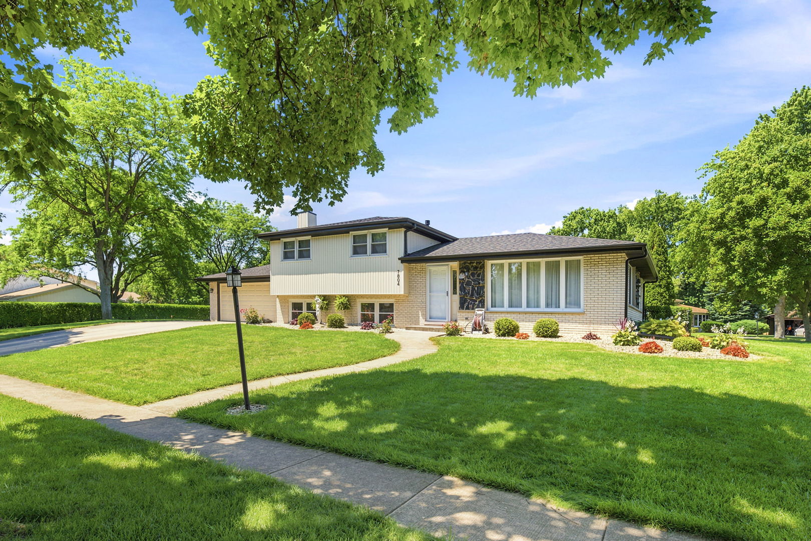 1st image of 7804 Florence Ave, Darien, IL 60561 | MLS# 12696885