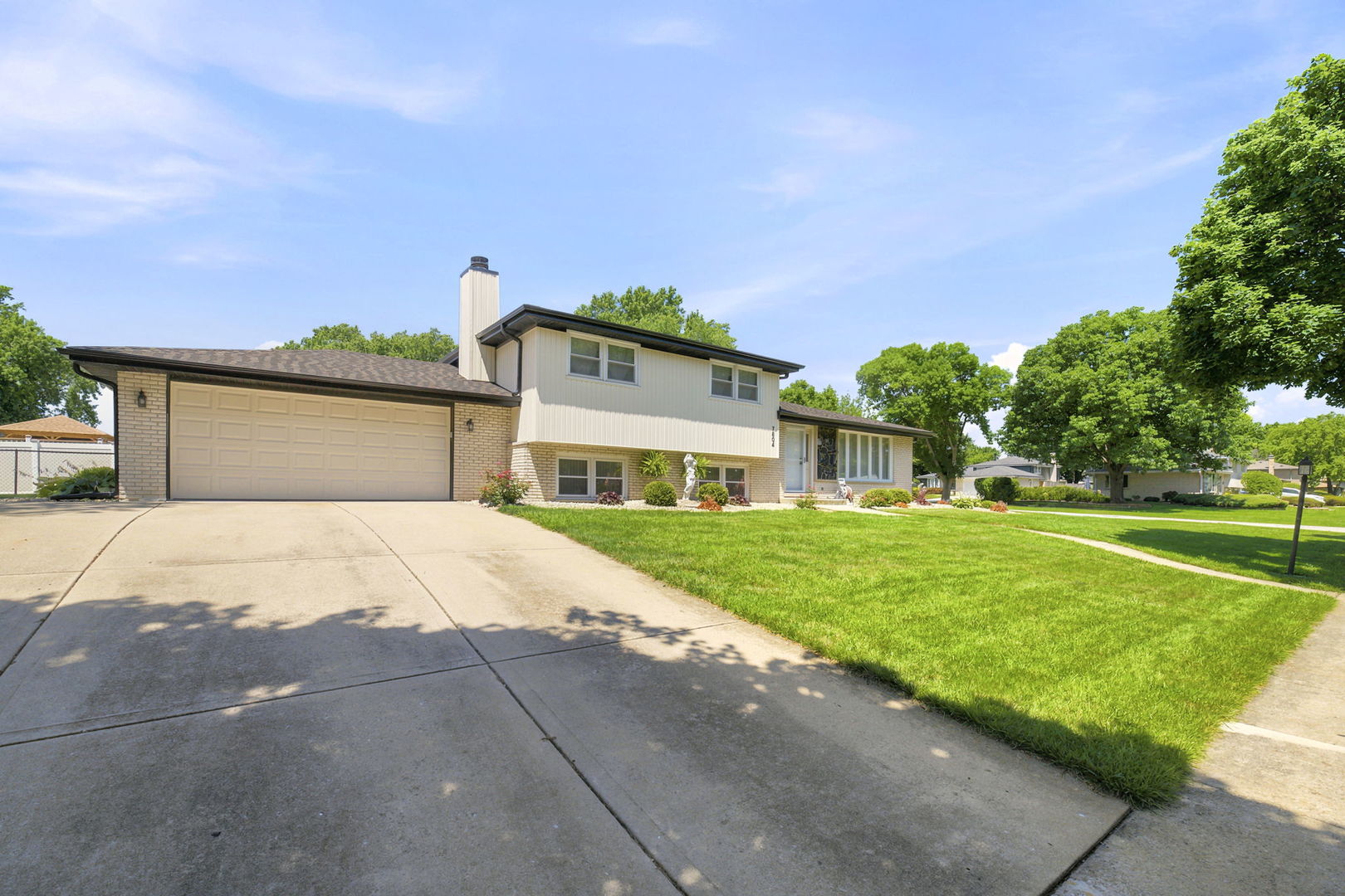 3rd image of 7804 Florence Ave, Darien, IL 60561 | MLS# 12696885