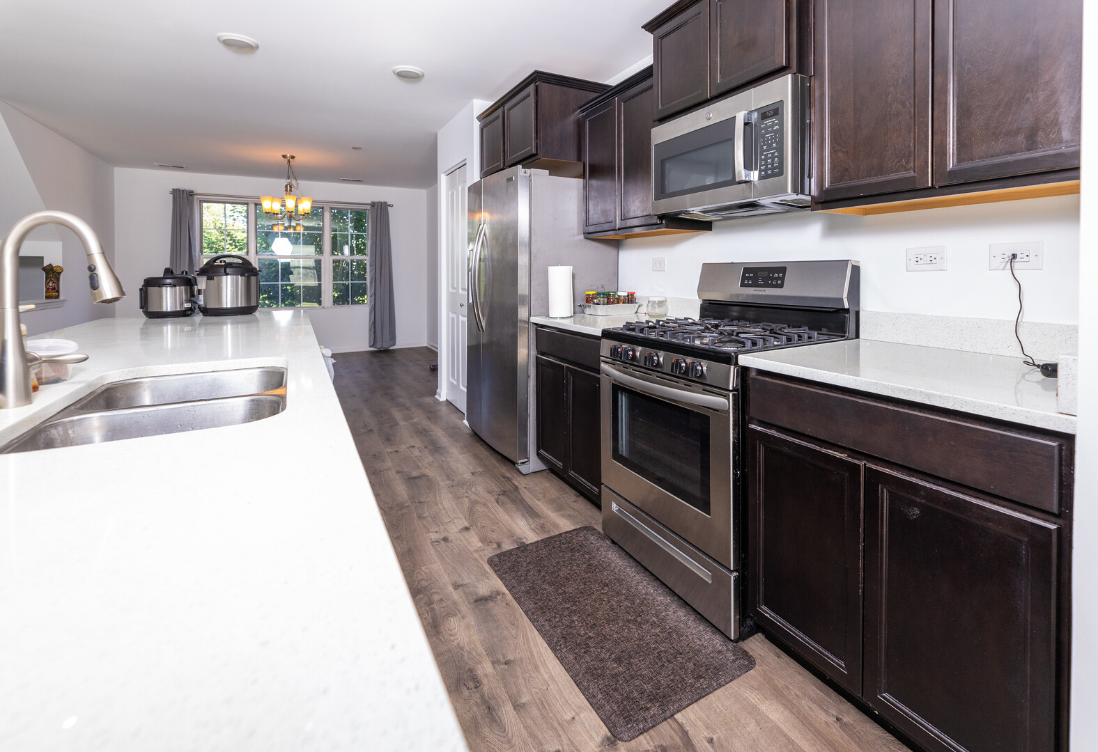 4th image of 908 Bradford Dr, Naperville, IL 60563 | MLS# 12696948