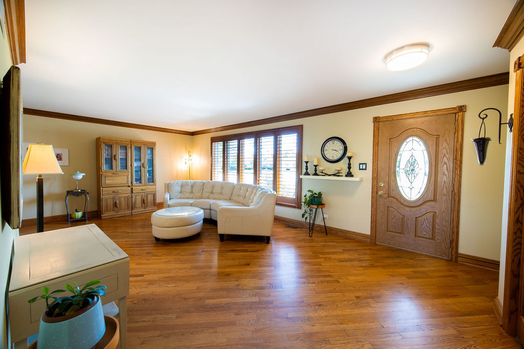 3rd image of 17207 Valley Dr, Tinley Park, IL 60487 | MLS# 12697474
