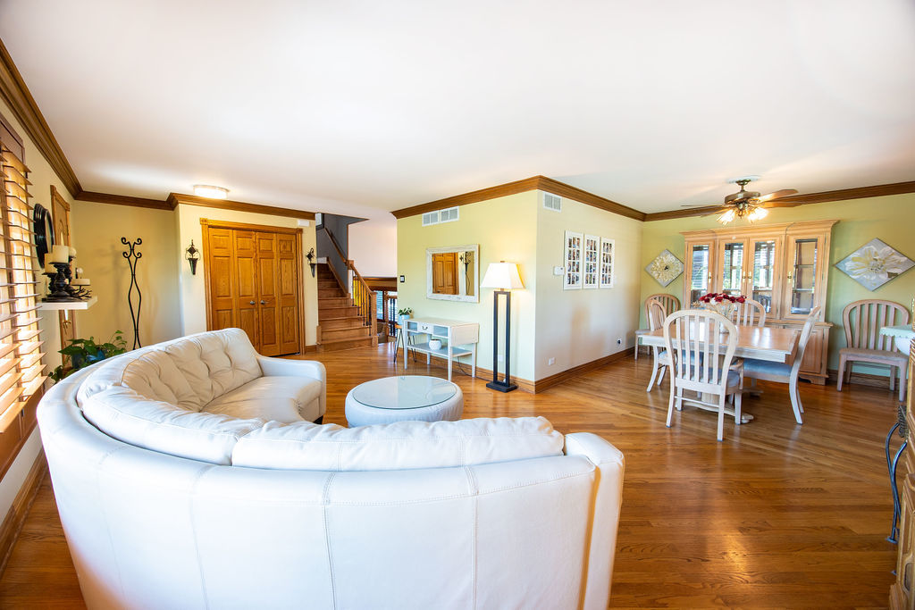 5th image of 17207 Valley Dr, Tinley Park, IL 60487 | MLS# 12697474