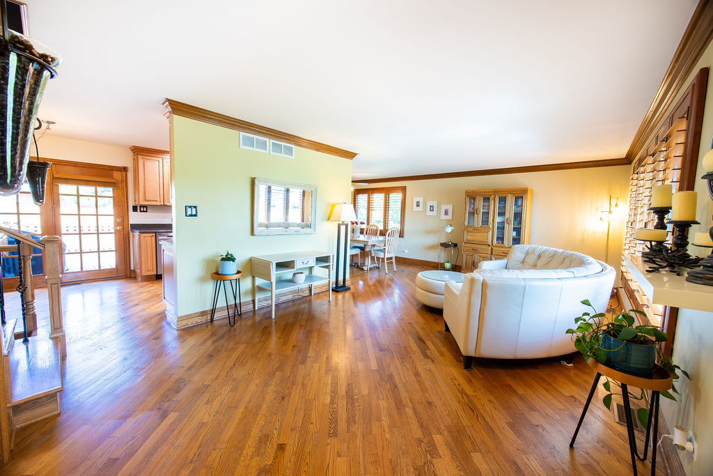 4th image of 17207 Valley Dr, Tinley Park, IL 60487 | MLS# 12697474