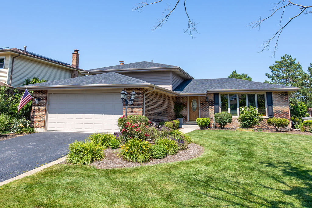 2nd image of 17207 Valley Dr, Tinley Park, IL 60487 | MLS# 12697474