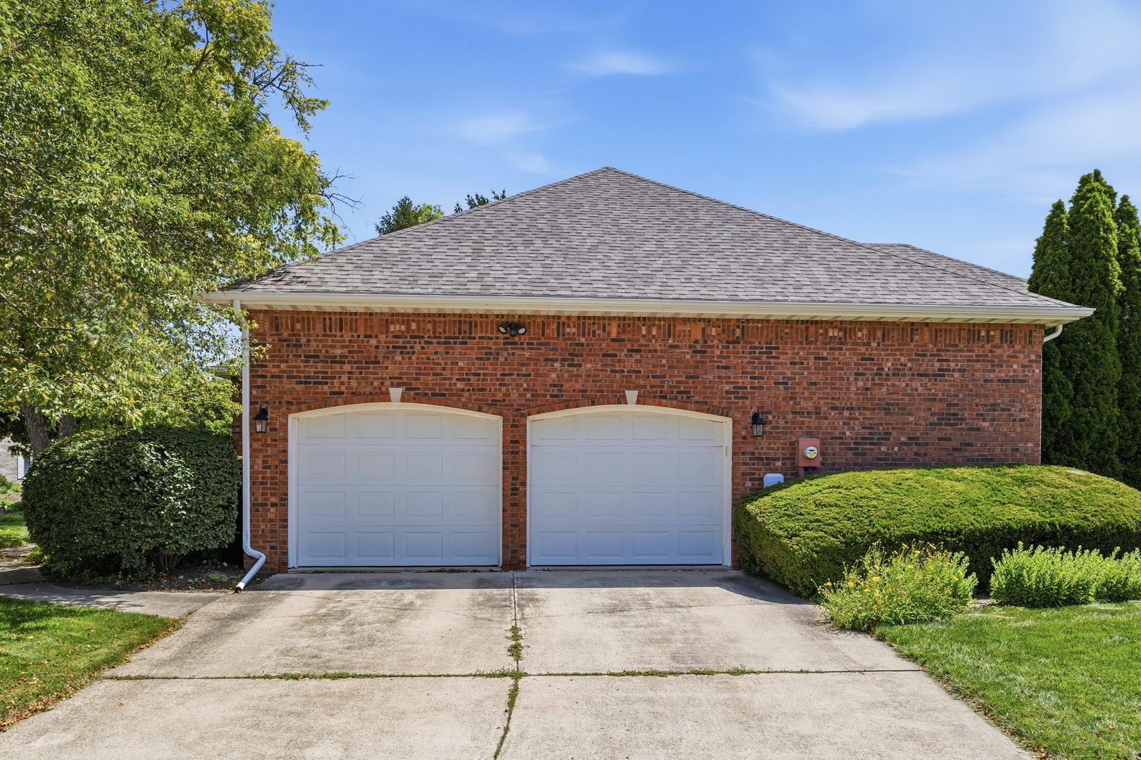 Homes for sale in Champaign, IL | 1610 Yorkshire Dr, Champaign, IL 61822 | MLS# 12697501